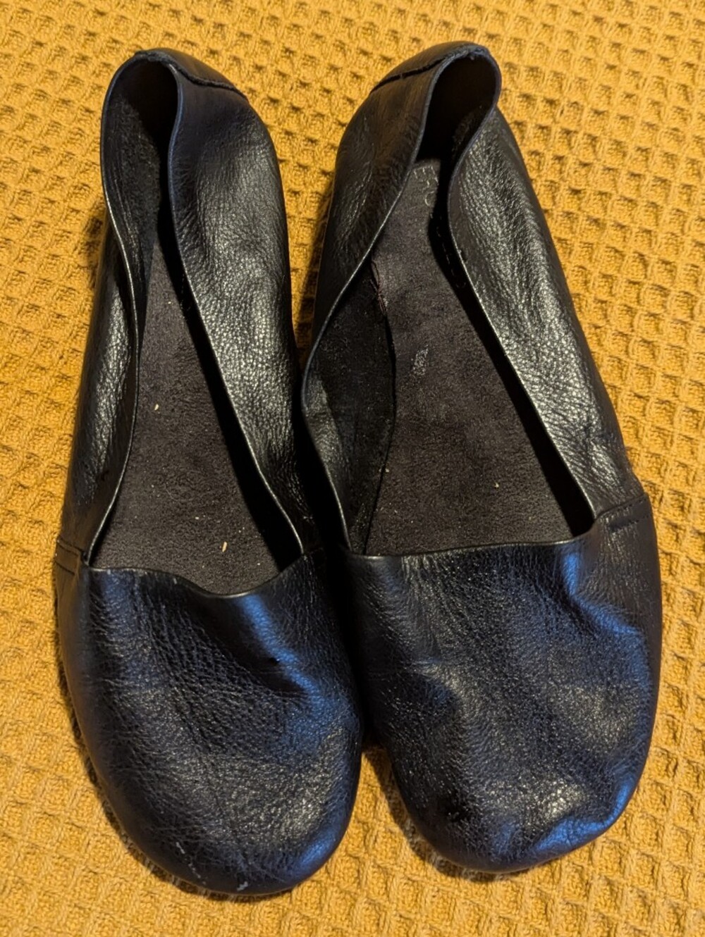 AEROSOLES Black Leather Slip-On Ballet Flats, 9